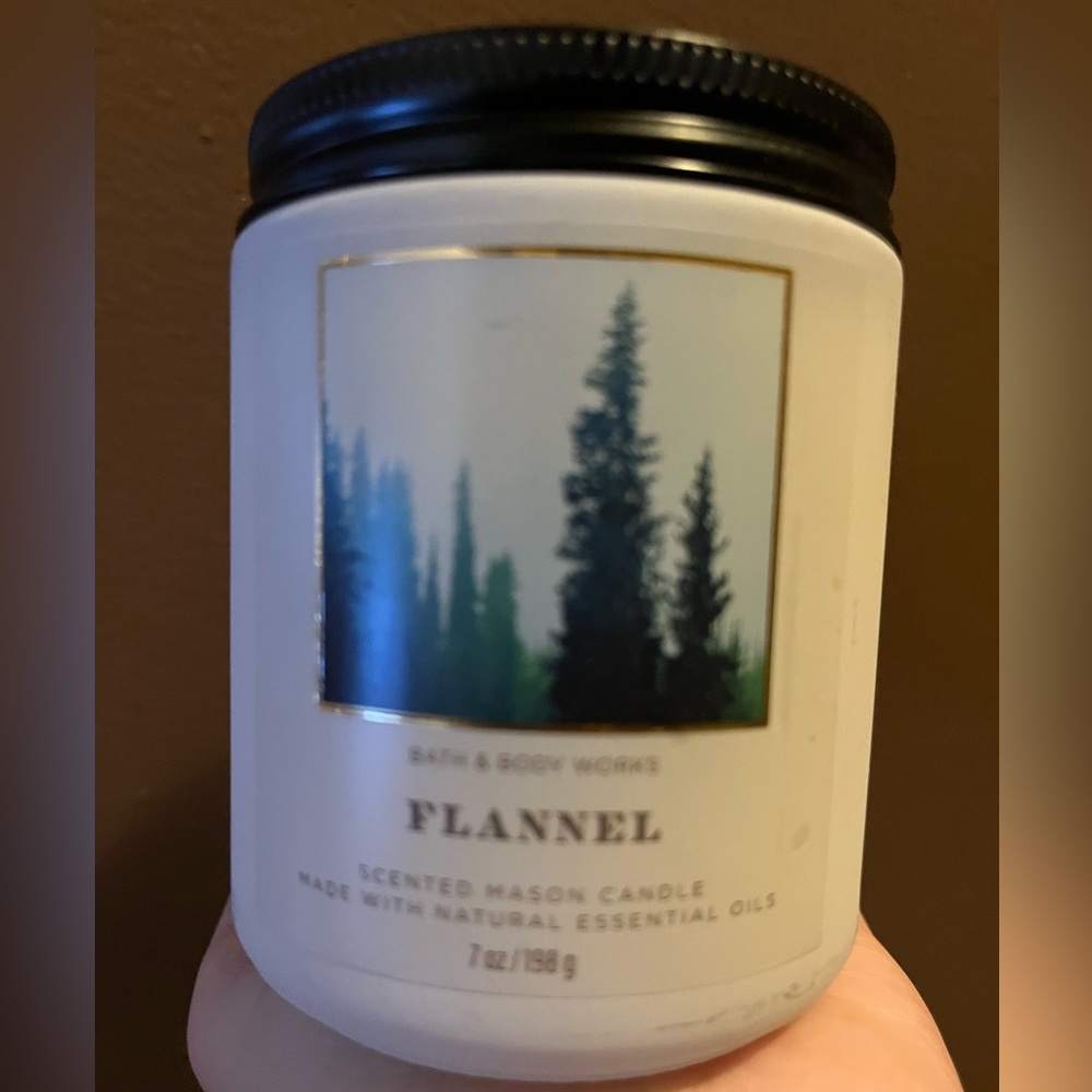 Bath & Body Works Single Wick Candle, Flannel.